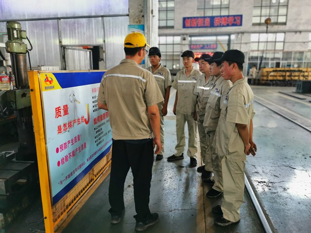 數(shù)控龍門(mén)銑床生產(chǎn)廠家新招“未來(lái)精英”淺析人才的重要性